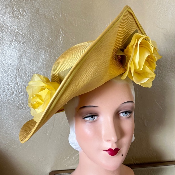 DRAMATIC 1960s\' YELLOW STRAW WIDE BRIM HAT WITH YELLOW FABRIC \